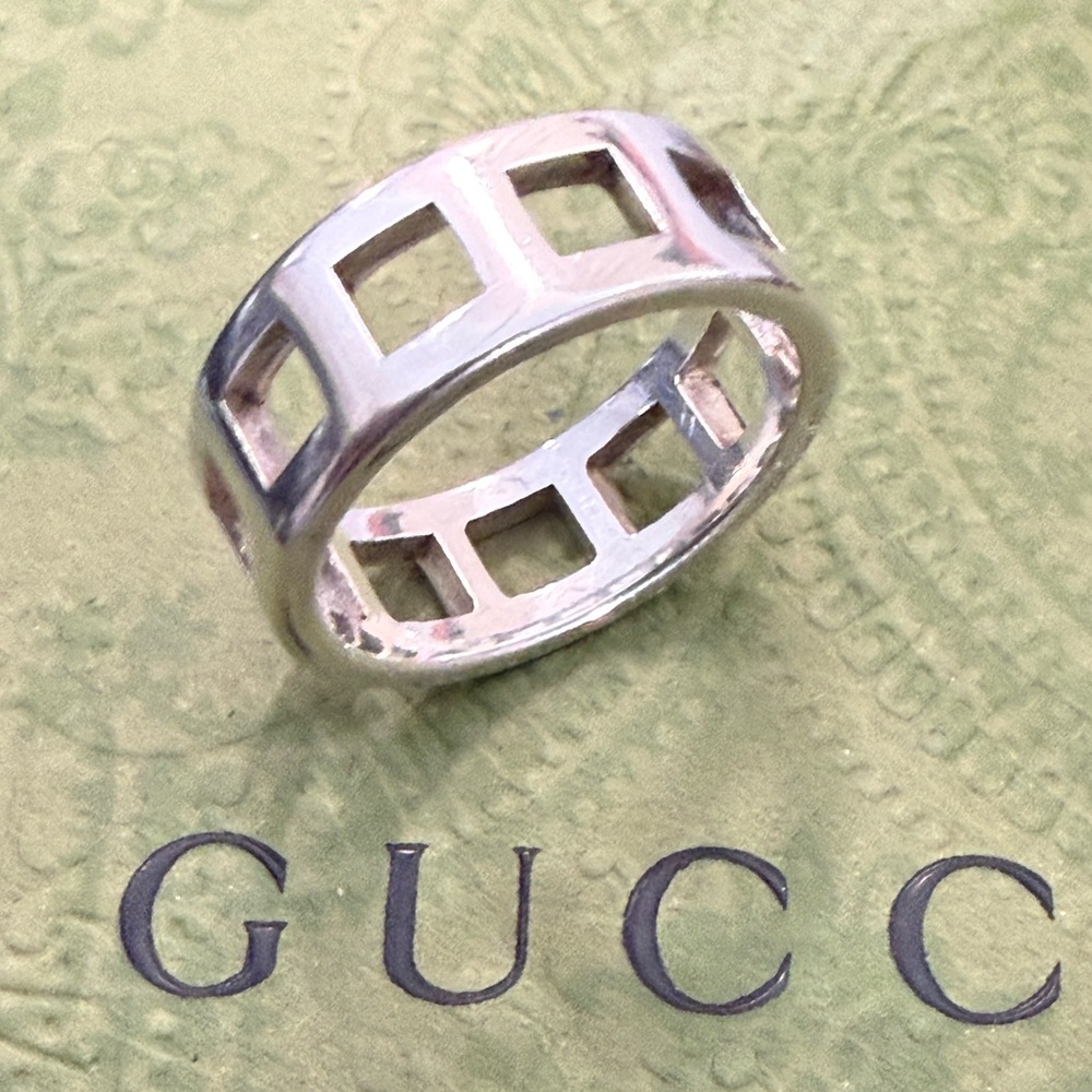 Gucci Silver Cutout Band